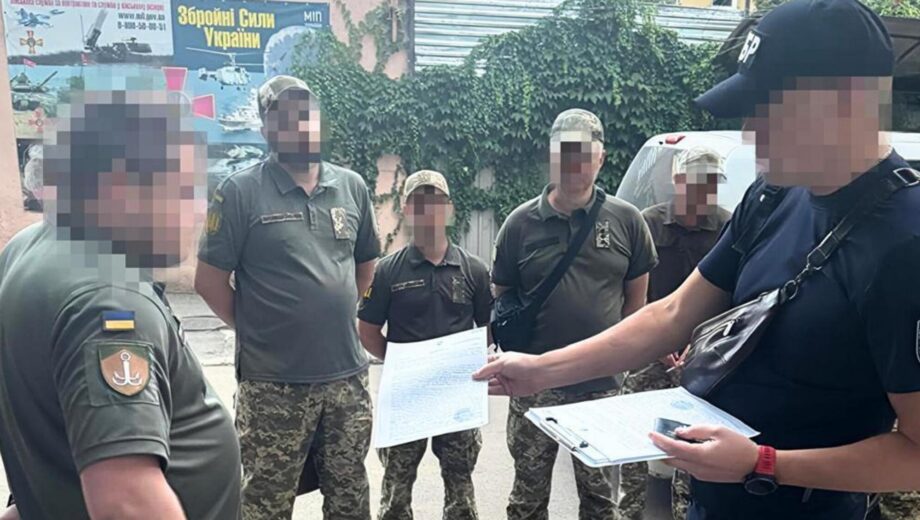 Били, душили та збили авто: десятьом військовослужбовцям ТЦК в Одесі оголосили підозри