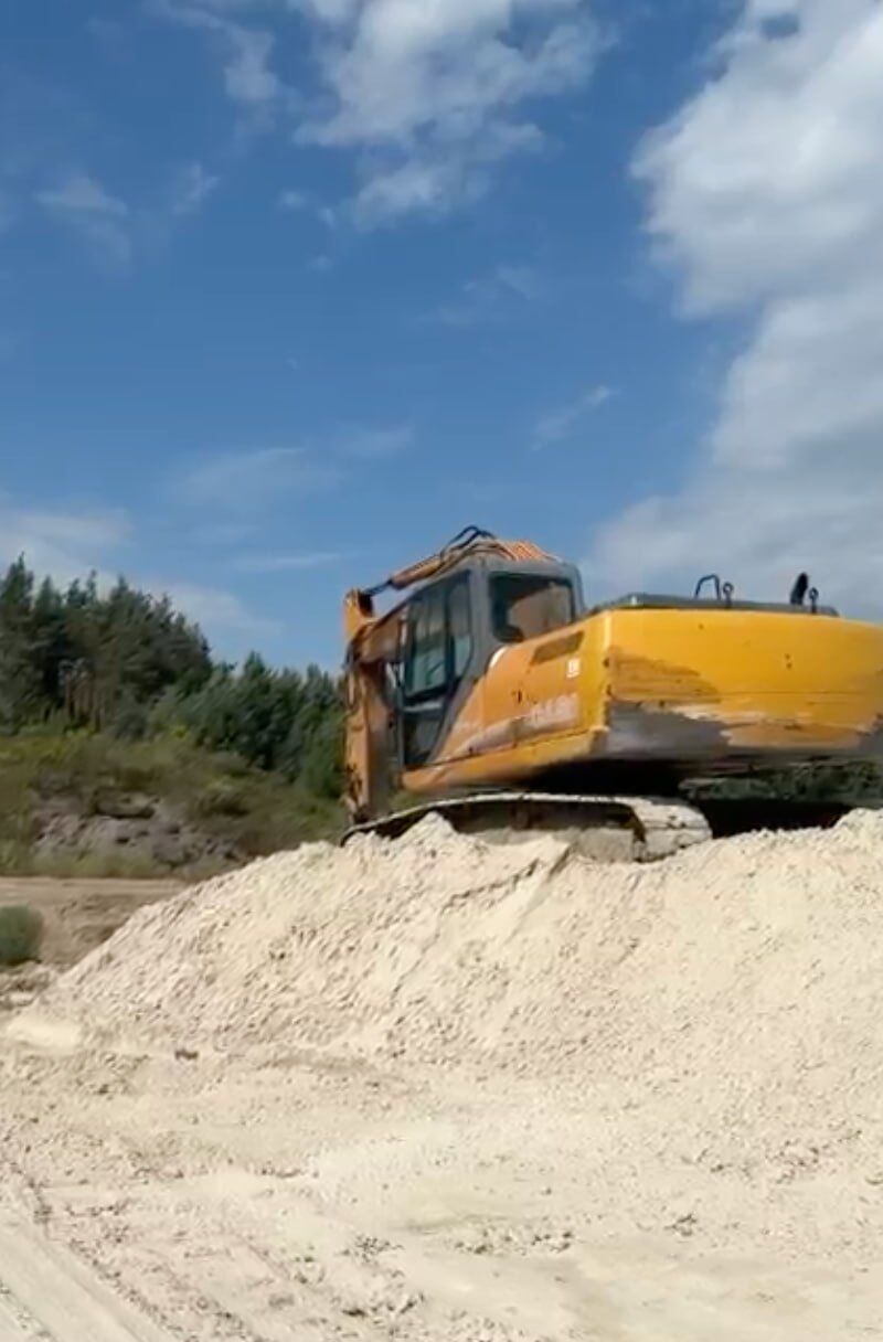 Сліди ведуть у ліс: журналісти виявили ознаки несанкціонованого видобутку на кар'єрі ''Гольфстрім-1'' на Житомирщині