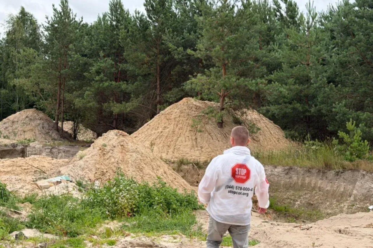 Следы ведут в лес: журналисты выявили признаки несанкционированной добычи на карьере ''Гольфстрим-1'' в Житомирской области