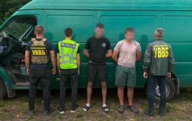 $11 тысяч за выезд и надувной матрас: в Винницкой области задержали переправителей мужчин