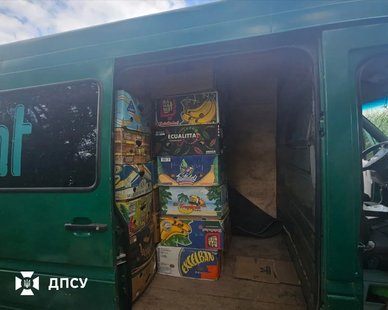 У коробках з-під бананів за $11 тисяч: на Вінниччині викрили схему переправлення чоловіків за кордон