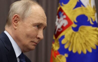 Путин теряет контроль? Кремль стал преследовать даже лояльную оппозицию