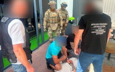 ”Бронь” за $11 тисяч і виїзд за кордон: у Дніпрі затримали чоловіка на гарячому