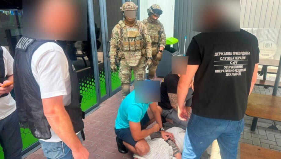 »Бронь» за $11 тысяч и выезд за границу: в Днепре задержали мужчину с поличным