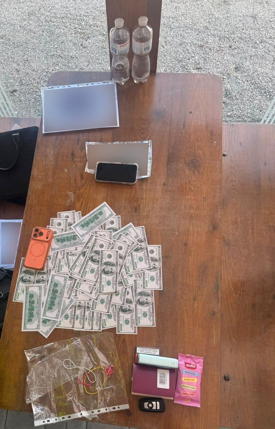 11 тисяч доларів за ''бронь'' і втечу за кордон: у Дніпрі затримали іноземця