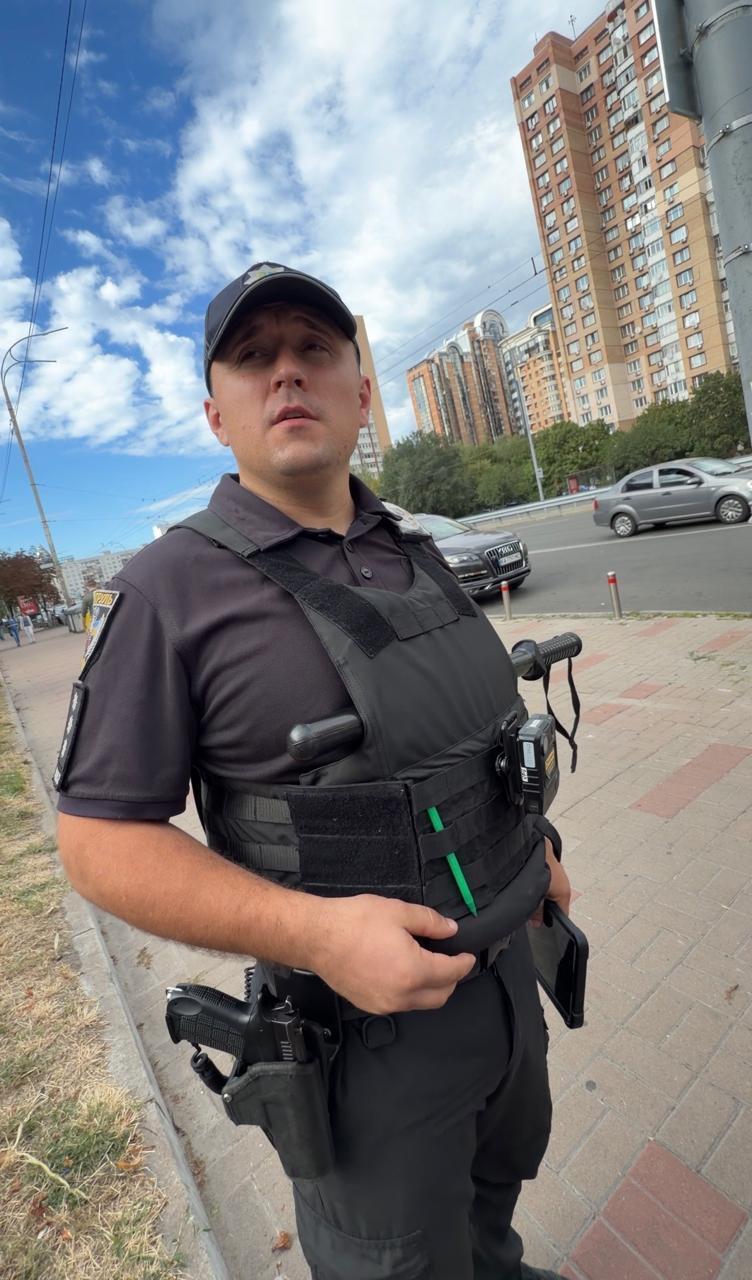 Без інспектора і повідомлення в ''Київ Цифровий'', але з газовим балончиком: у центрі Києва зафіксували незаконну евакуацію авто 