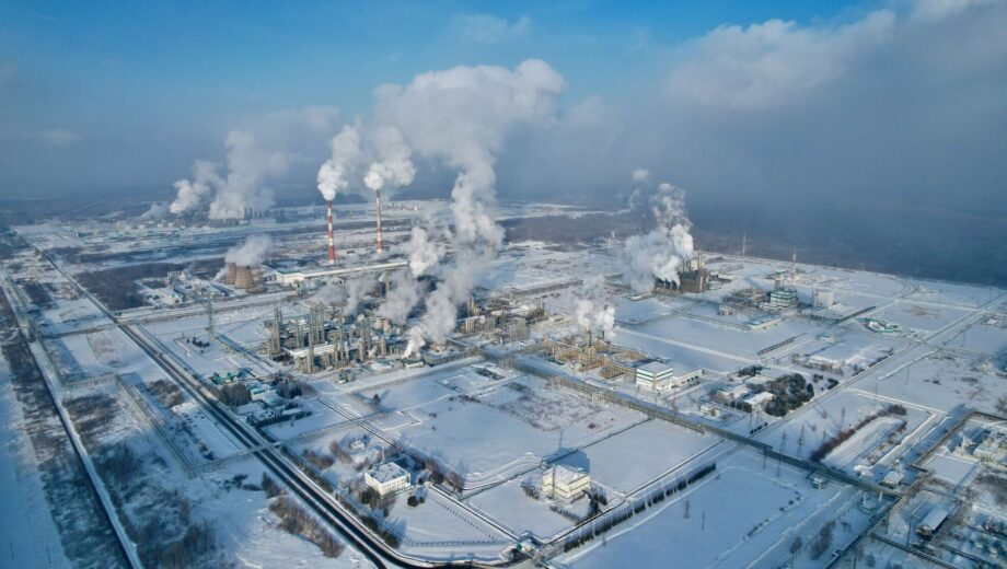 Атака українських безпілотників зупинила роботу найбільшого в рф нафтохімічного комплексу