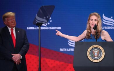 $150 тысяч зарплаты и постоянно рядом с Трампом: кто такая Натали Харп