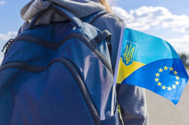 Тимчасовий захист у ЄС: українкам радять підтвердити законність виїзду з України