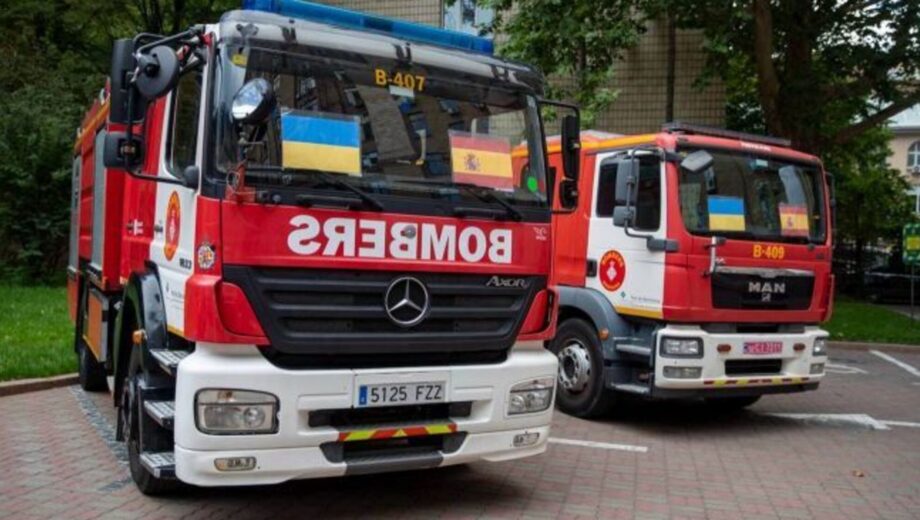 Киев получил еще два пожарных автомобиля от Барселоны: Кличко показал спецтехнику