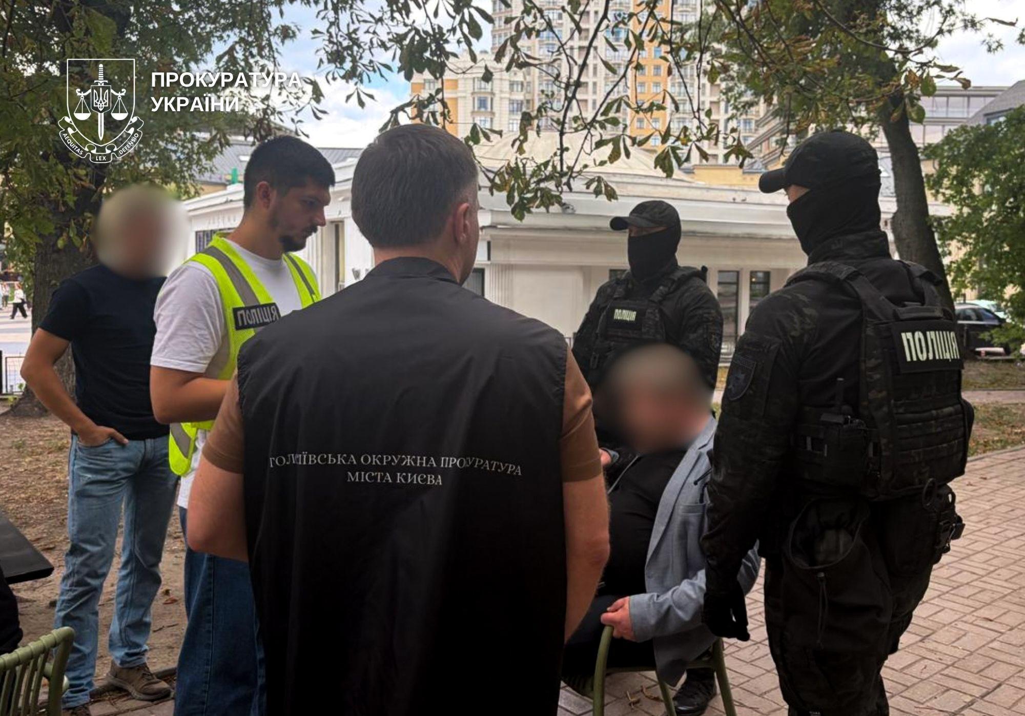 ''Білий квиток'' за $20 тисяч: колишнього міліціонера затримали у Києві