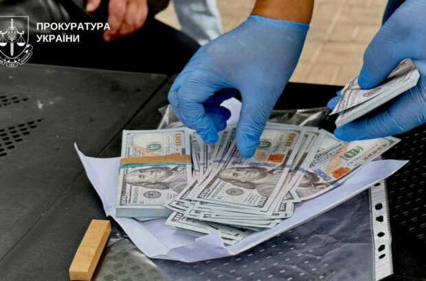 ”Білий квиток” за $20 тисяч: колишнього міліціонера затримали у Києві