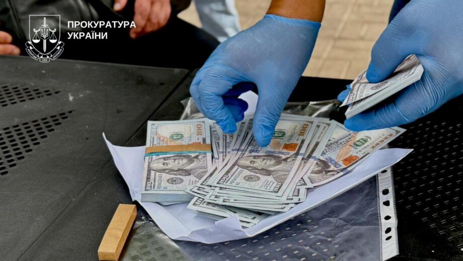 ”Білий квиток” за $20 тисяч: колишнього міліціонера затримали у Києві