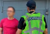 В Голосеевском районе Киева задержали мужчину, который угрожал прохожему автоматом