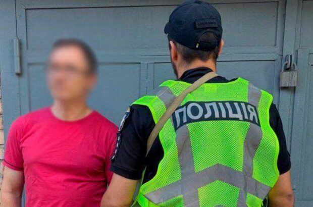 В Голосеевском районе Киева задержали мужчину, который угрожал прохожему автоматом