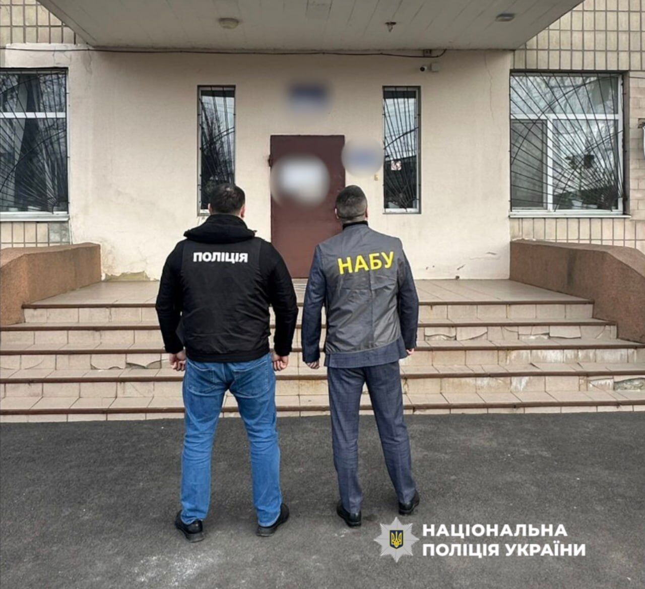 Допомогли закрити справу про п’яне водіння: суддю та посадовця обвинувачують у хабарі