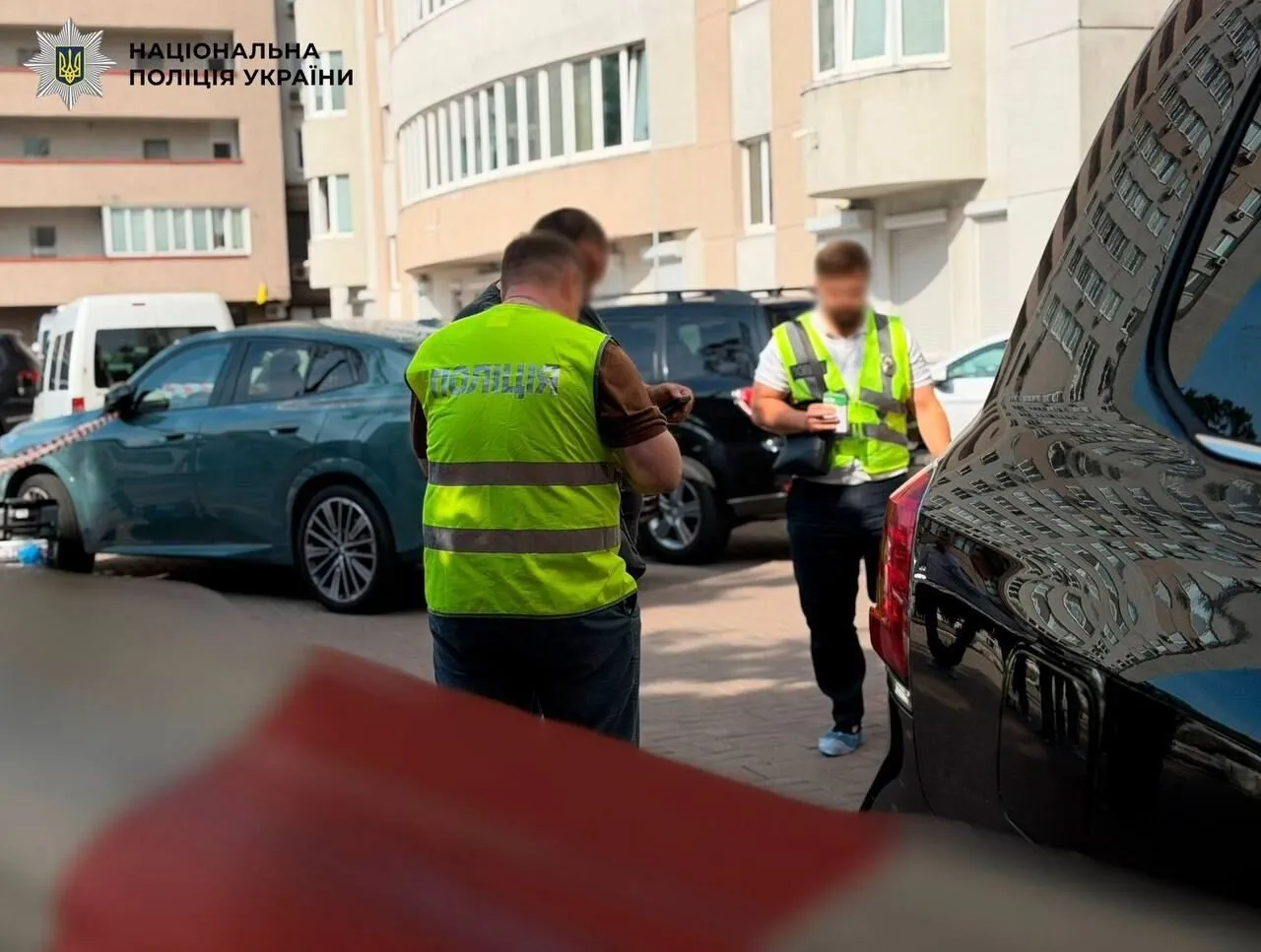 Стрілянина у Києві: поліція проводить спецоперацію із затримання озброєного нападника