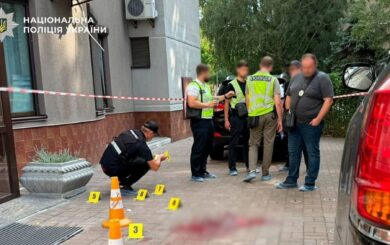 Стрельба в Киеве: полиция проводит спецоперацию по задержанию вооруженного нападающего