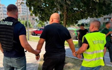 ”Вступ” за $1500 або мобілізація: у Києві затримали двох чоловіків, які обіцяли фіктивне зарахування до вишу