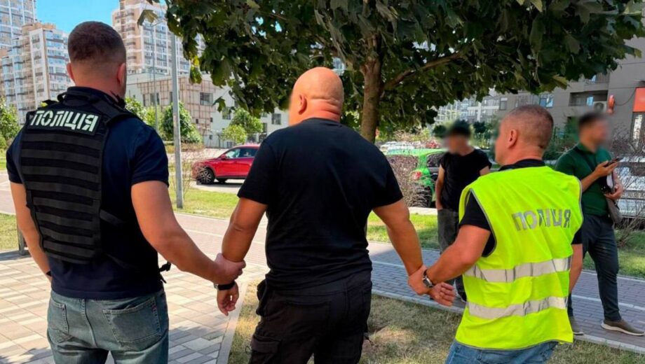 »Введение» за $1500 или мобилизация: в Киеве задержали двух мужчин, обещавших фиктивное зачисление в вуз