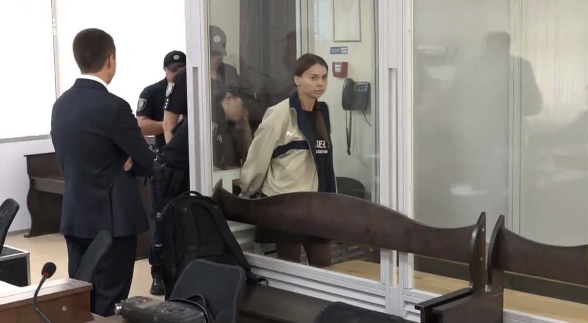Новое заседание - новый образ: ''Муза'' пришла в суд в украинском бренде за 13 600 гривен