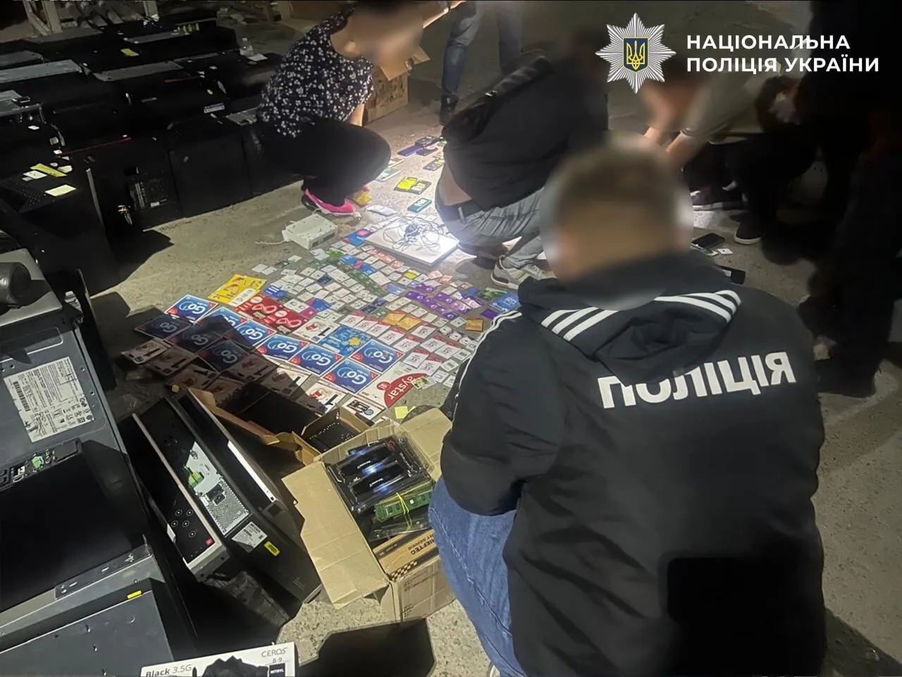 Пів мільйона доларів щомісяця на довірливих клієнтах: поліція викрила кол-центр у Луцьку