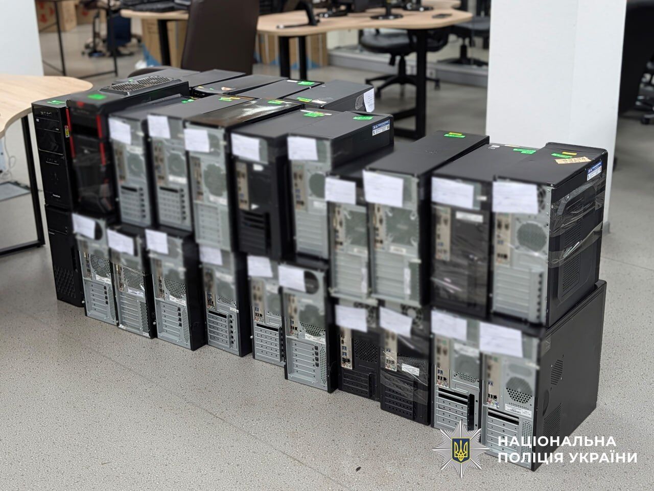 Пів мільйона доларів щомісяця на довірливих клієнтах: поліція викрила кол-центр у Луцьку