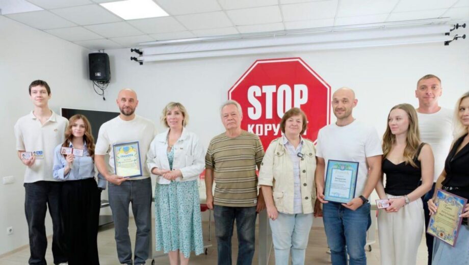 ”Визнання фаховості та відповідальності”: НСЖУ відзначила керівництво і розслідувачів ”Стоп корупції”