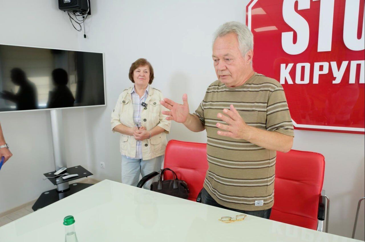  У спілці журналістів — поповнення: у медіацентрі ''Стоп корупції'' відбулося вручення посвідчень й відзнак від НСЖУ