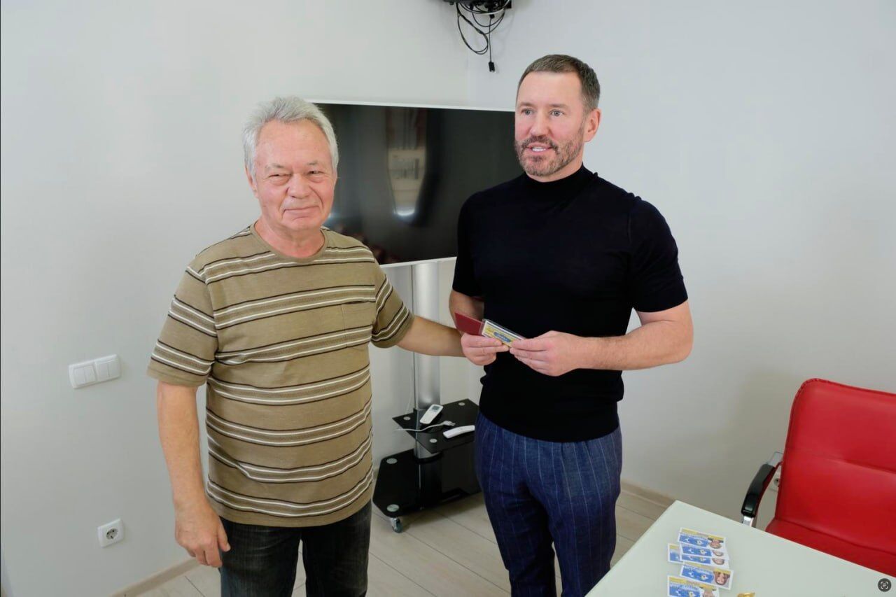  У спілці журналістів — поповнення: у медіацентрі ''Стоп корупції'' відбулося вручення посвідчень й відзнак від НСЖУ