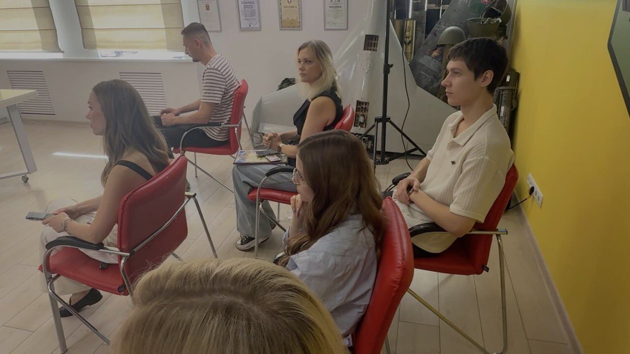  У спілці журналістів — поповнення: у медіацентрі ''Стоп корупції'' відбулося вручення посвідчень й відзнак від НСЖУ