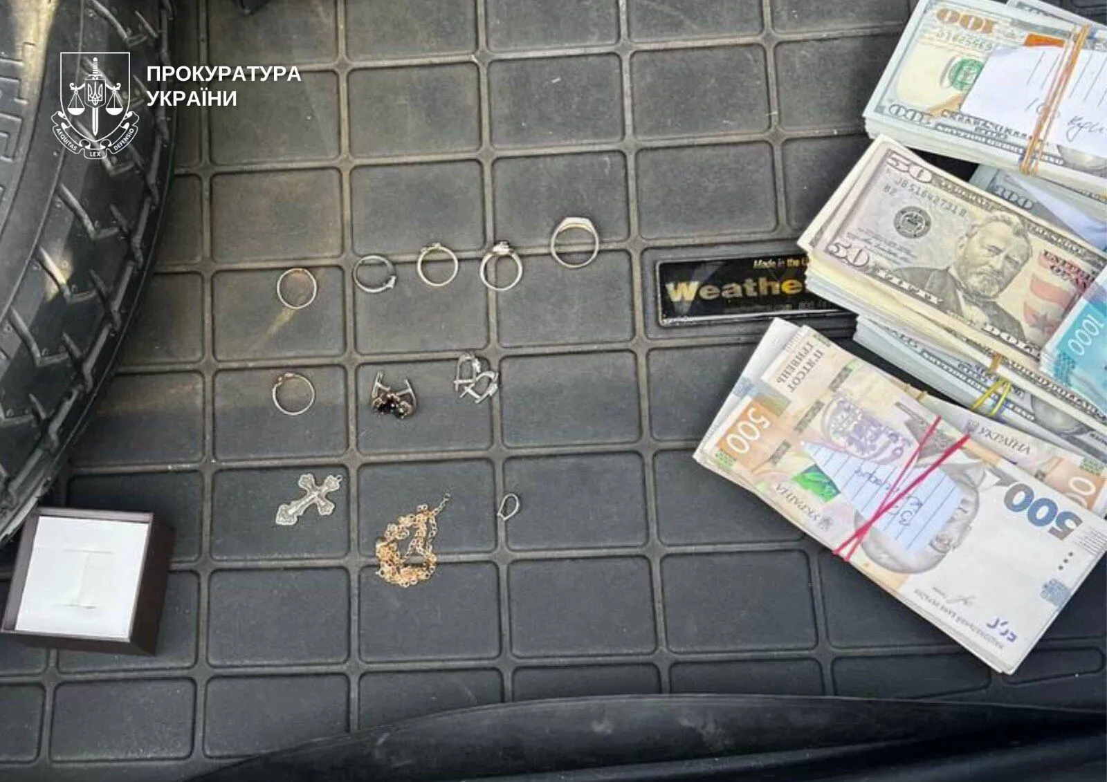 Мошенники испугали 13-летнюю дочь военного ''25 годами для родителей'' и выманили $54,5 тысячи