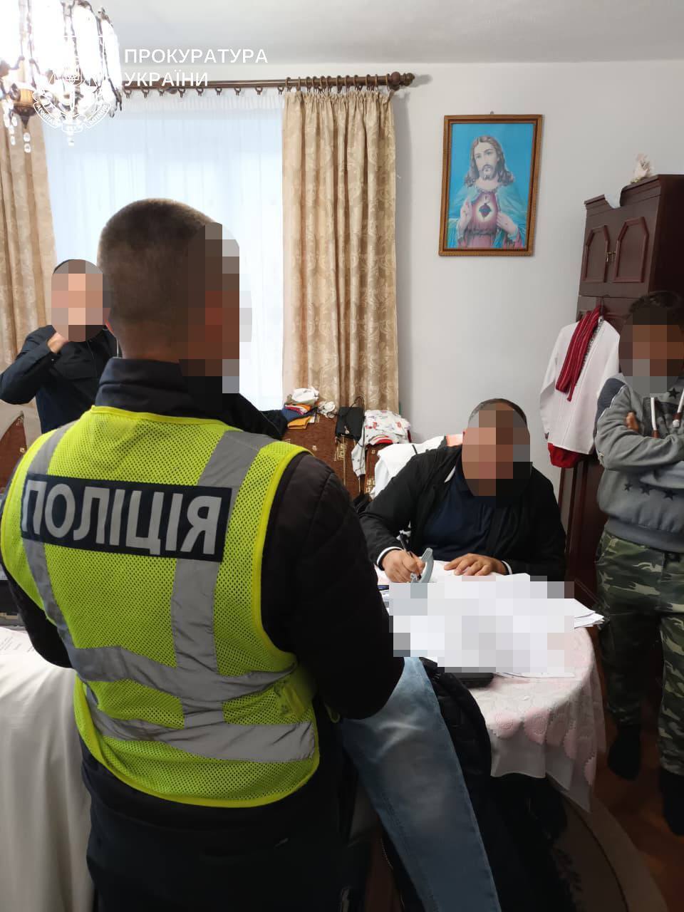 Подозрения получили все: в Тернопольской области разоблачили целую врачебную комиссию на схеме с отсрочками