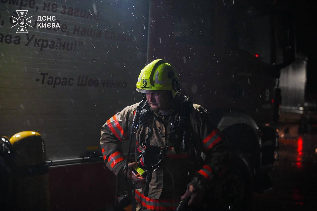 Росія атакувала Київ: загинули двоє людей, серед пошкоджених об’єктів — пологовий