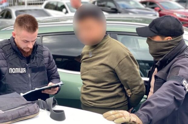 У Вінниці чиновники допомагали іноземцям легалізуватися в Україні: СБУ та Нацпол затримала шістьох людей