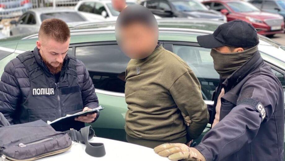 В Виннице чиновники помогали иностранцам легализоваться в Украине: СБУ и Нацпол задержали шесть человек