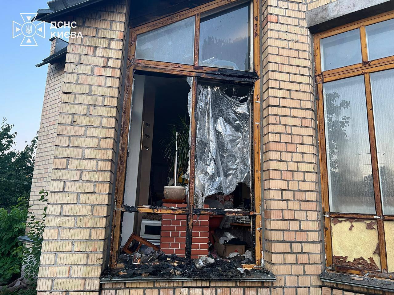 Київ та область під ударом рф: у столиці пошкоджені будинки, на Київщині є постраждалі