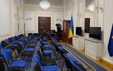 Рада планує голосувати в укритті під час тривог: для депутатів підготували 368 місць і QR-коди