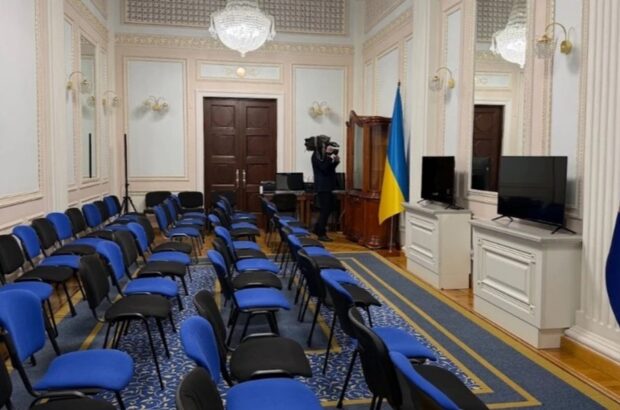 Рада планирует голосовать в укрытии во время тревог: для депутатов подготовили 368 мест и QR-коды