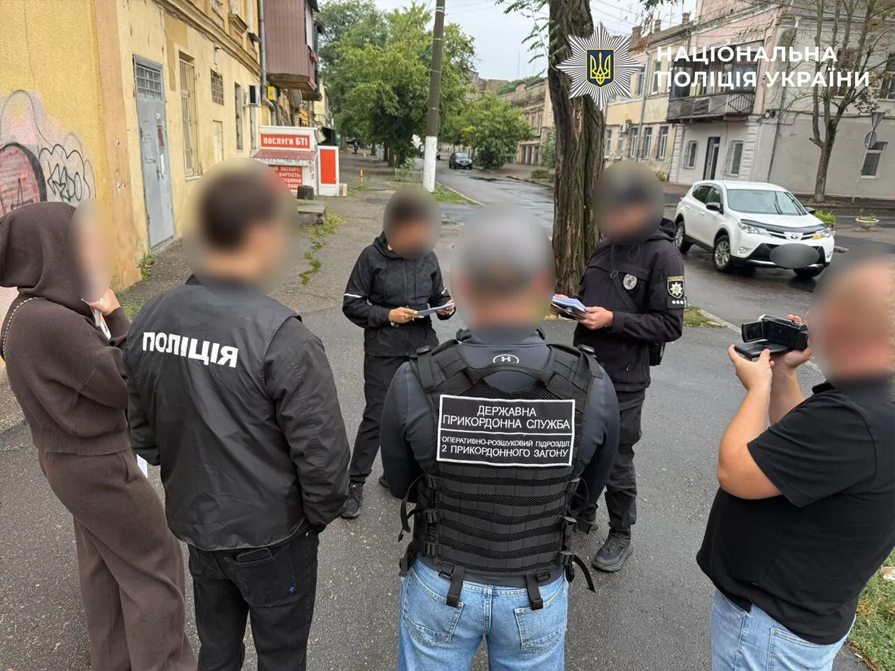 Машина-''розвідник'' і чоловіки в багажниках: на Одещині викрили масштабну схему переправлення