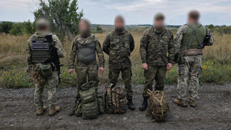 Ховали в квартирах і возили з ”розвідником”: на Одещині викрили переправників ухилянтів