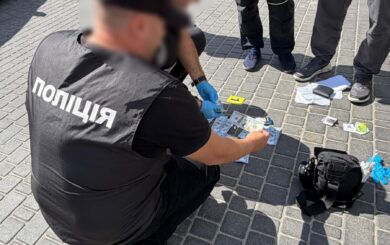 Хабарі за ”білий квиток”, коледж і роботу: правоохоронці викрили п’ятьох фігурантів