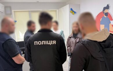 $18 тысяч за »белый билет»: врачу из Днепра объявили подозрение в злоупотреблении влиянием