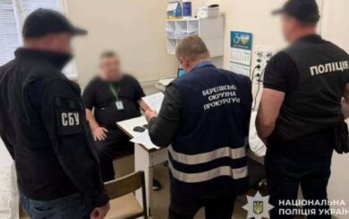 Камінь із нирки за $300: на Закарпатті судитимуть уролога за схему з відстрочками