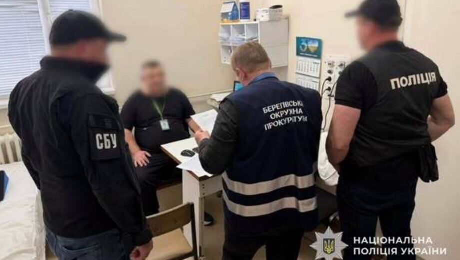 Камінь із нирки за $300: на Закарпатті судитимуть уролога за схему з відстрочками
