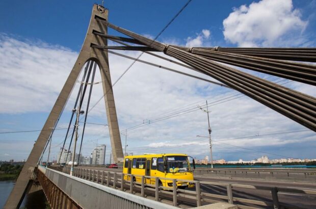 На Північному мосту в Києві обмежать рух пішоходів: де і до якого часу триватиме ремонт