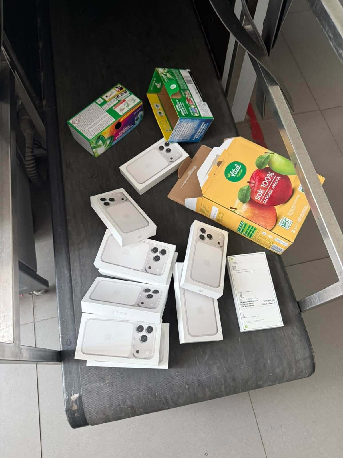 iPhone замість соку: на ''Шегинях'' жінка намагалася провезти 10 смартфонів