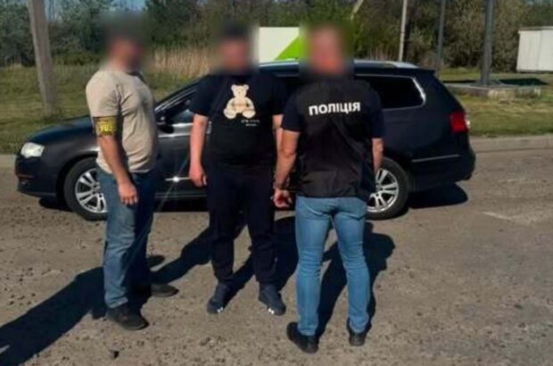 Во Львовской области будут судить мужчину: за $11 тысяч он обещал организовать незаконный выезд за границу
