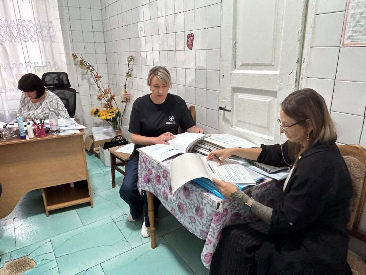Просроченные продукты, проблемы с лекарствами и безопасностью: в заведении престарелых провели проверку