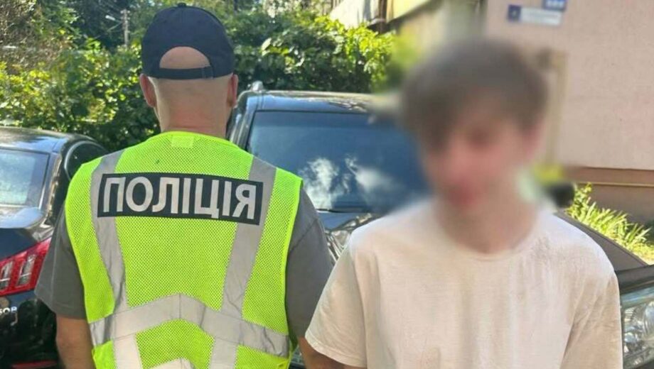 Боєприпаси на продаж: у Києві затримали 24-річного ділка з гранатами та набоями